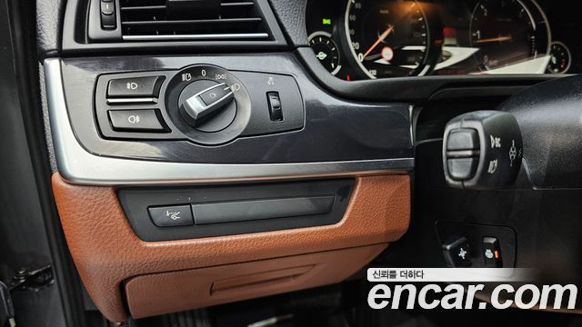 BMW 5-Series 2016 — photo 16