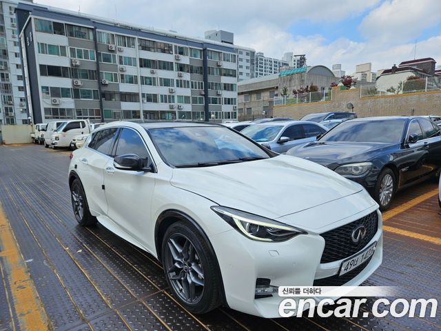 Infiniti Q30 2017 — photo 2