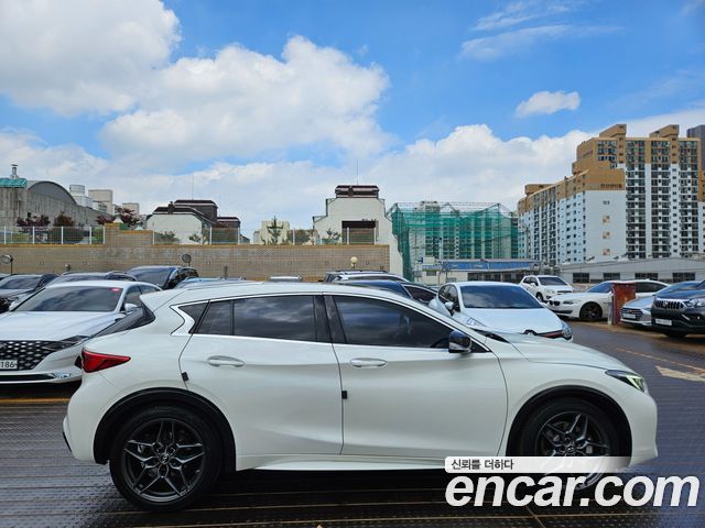 Infiniti Q30 2017 — photo 3