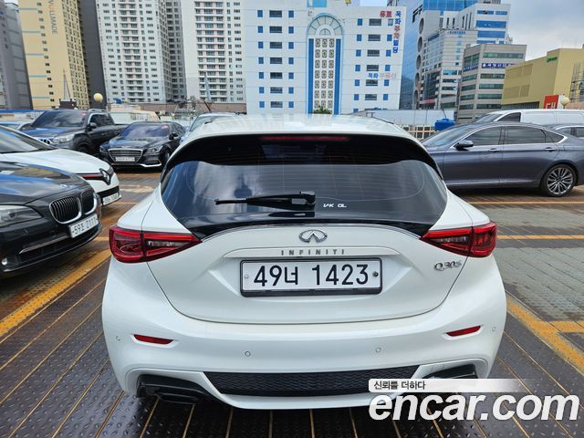 Infiniti Q30 2017 — photo 5