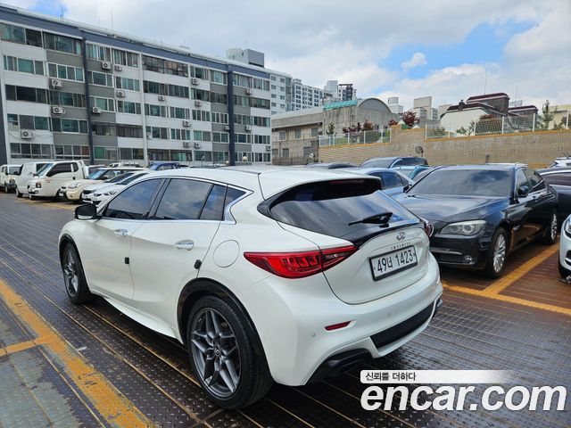 Infiniti Q30 2017 — photo 6