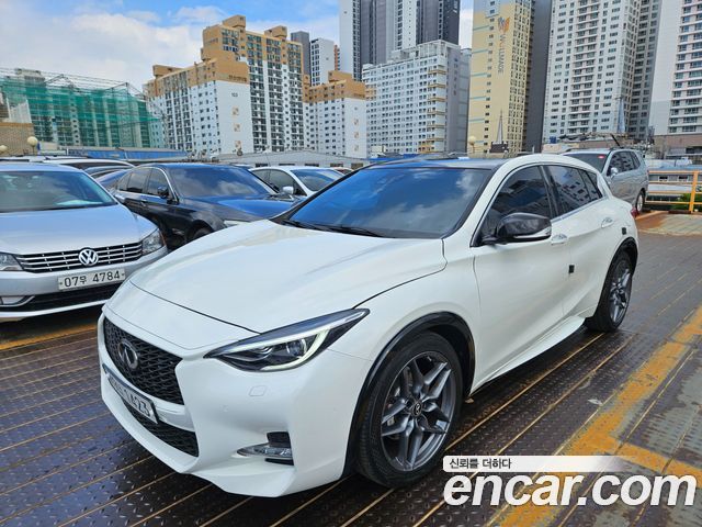 Infiniti Q30 2017 — photo 8