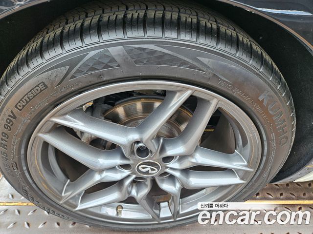 Infiniti Q30 2017 — photo 9