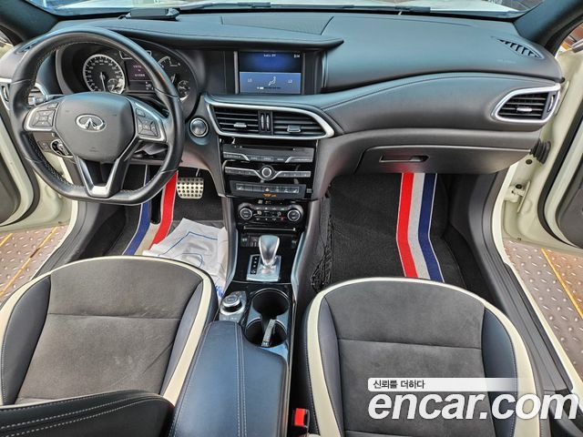 Infiniti Q30 2017 — photo 10
