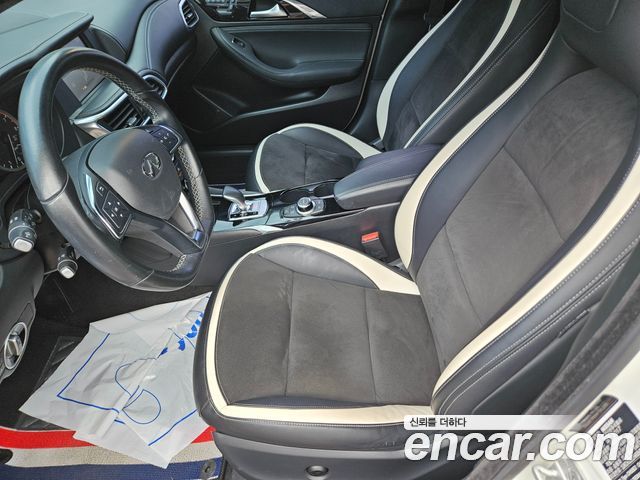 Infiniti Q30 2017 — photo 11
