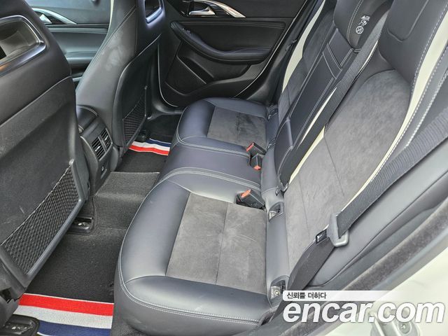Infiniti Q30 2017 — photo 12
