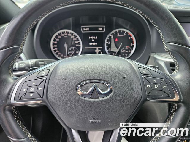 Infiniti Q30 2017 — photo 15