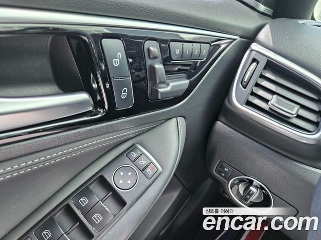 Infiniti Q30 2017 — photo 17