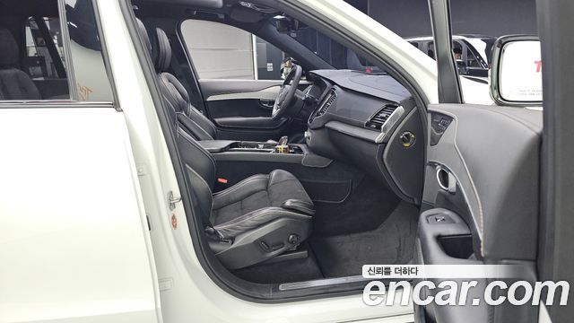 Volvo XC90 2021 — photo 11