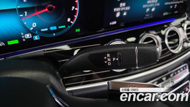 Mercedes-Benz E-Class 2021 — photo 12