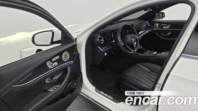 Mercedes-Benz E-Class 2021 — photo 13