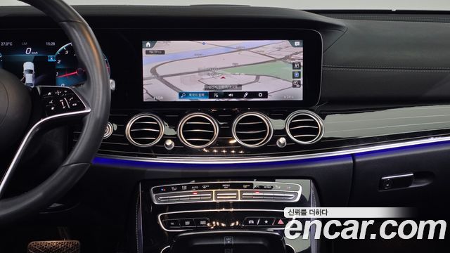 Mercedes-Benz E-Class 2021 — photo 19