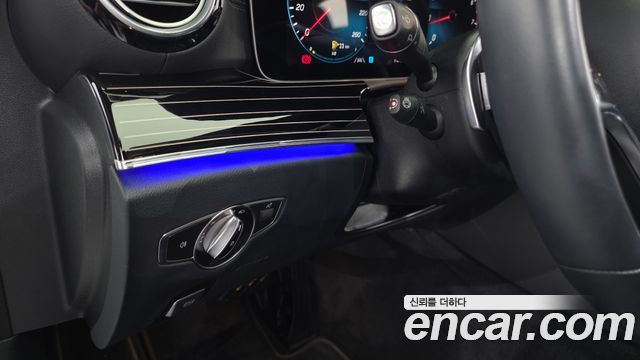 Mercedes-Benz E-Class 2021 — photo 25
