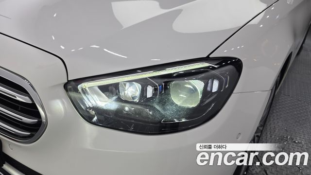 Mercedes-Benz E-Class 2021 — photo 8