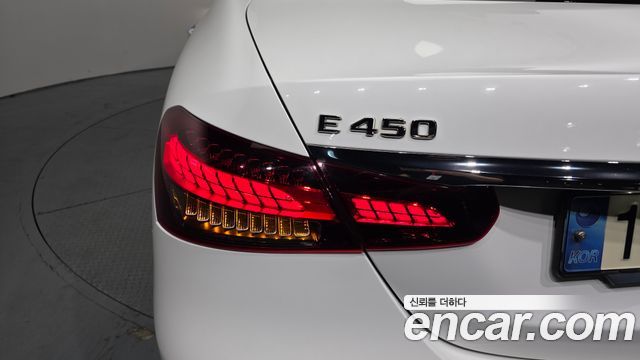 Mercedes-Benz E-Class 2021 — photo 9