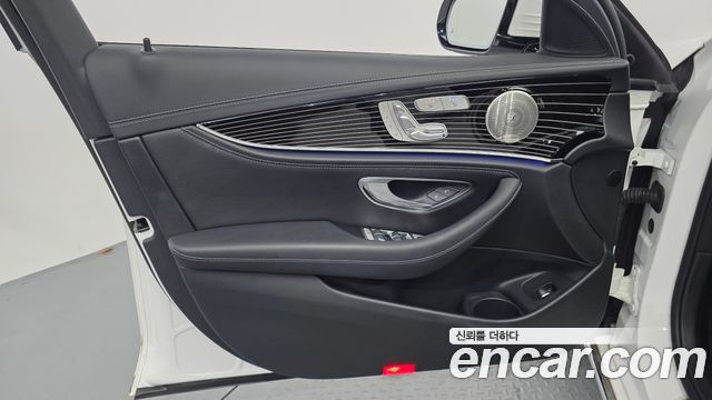 Mercedes-Benz E-Class 2021 — photo 14