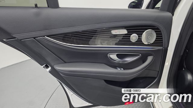 Mercedes-Benz E-Class 2021 — photo 15