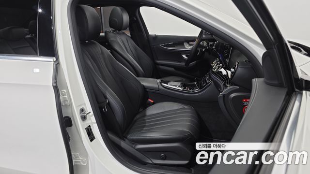 Mercedes-Benz E-Class 2021 — photo 16