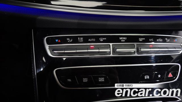 Mercedes-Benz E-Class 2021 — photo 32