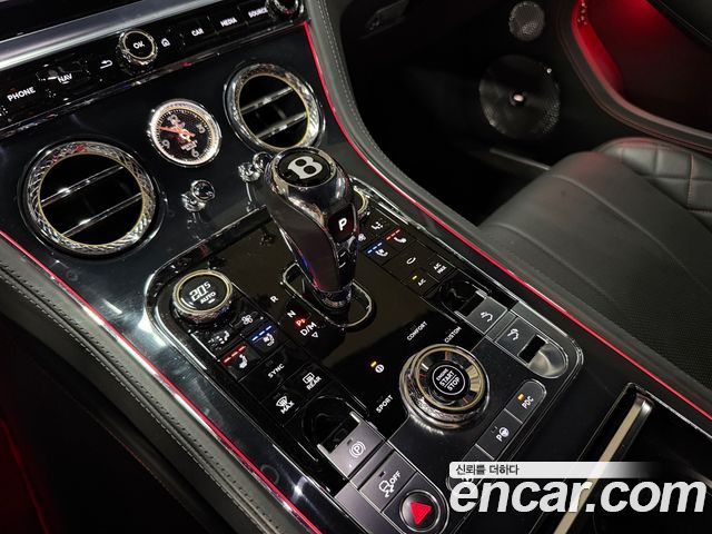 Bentley Continental 2019 — photo 9