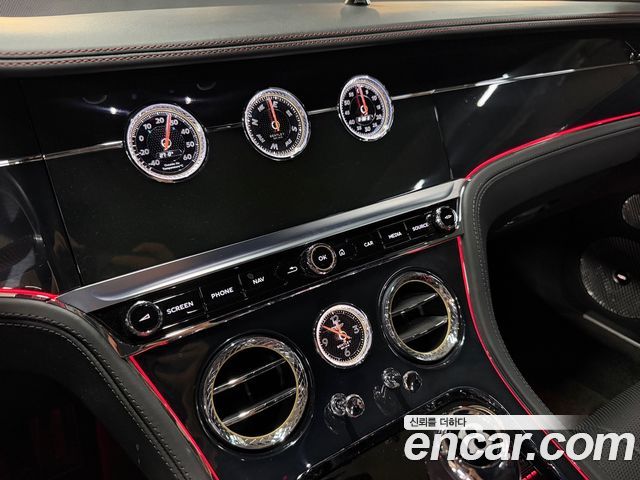 Bentley Continental 2019 — photo 10
