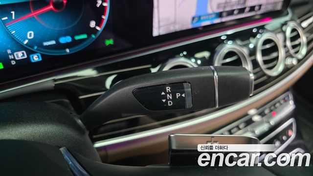 Mercedes-Benz E-Class 2021 — photo 12