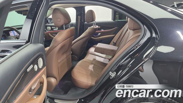Mercedes-Benz E-Class 2021 — photo 17