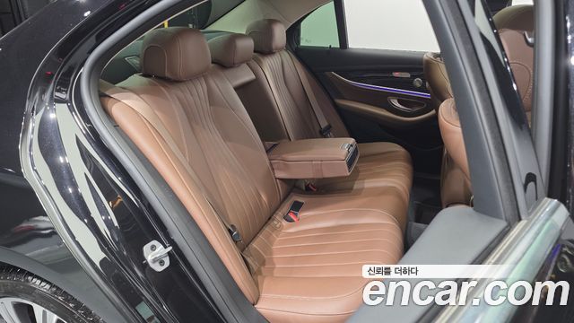 Mercedes-Benz E-Class 2021 — photo 18
