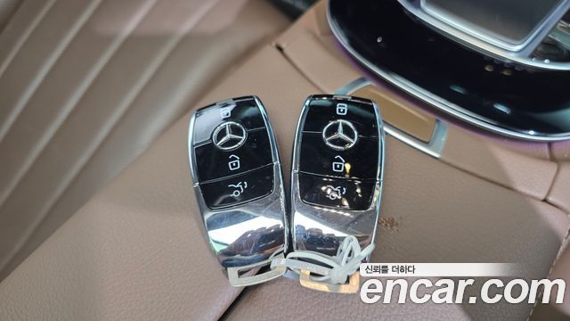 Mercedes-Benz E-Class 2021 — photo 22