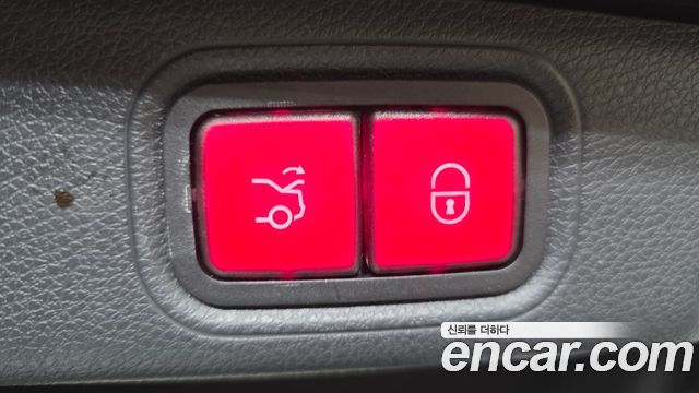 Mercedes-Benz E-Class 2021 — photo 24
