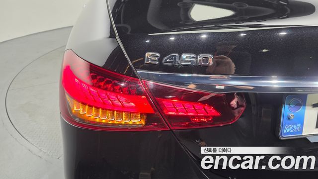 Mercedes-Benz E-Class 2021 — photo 9