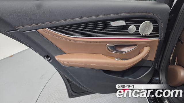 Mercedes-Benz E-Class 2021 — photo 15