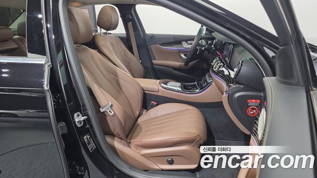 Mercedes-Benz E-Class 2021 — photo 16