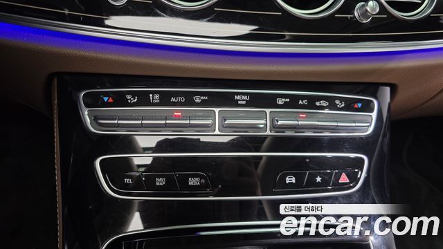 Mercedes-Benz E-Class 2021 — photo 32