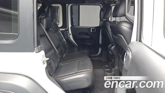 Jeep Wrangler 2018 — photo 11