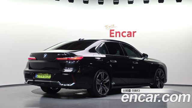 BMW 7-Series 2023 — photo 2