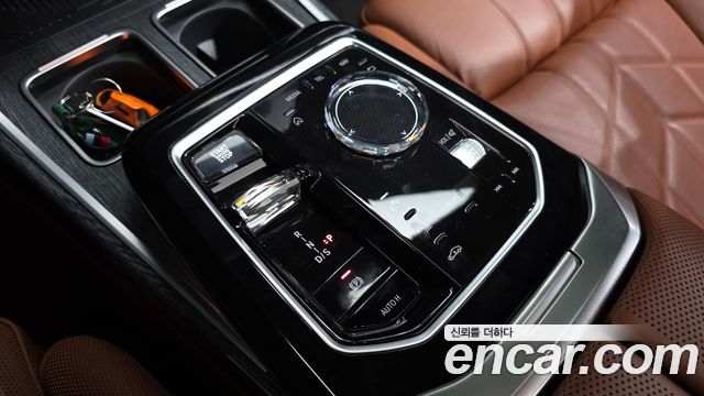 BMW 7-Series 2023 — photo 9