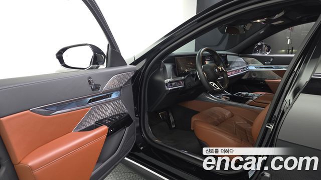 BMW 7-Series 2023 — photo 10