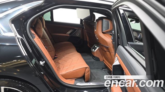 BMW 7-Series 2023 — photo 12