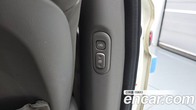Kia Canival 2008 — photo 24