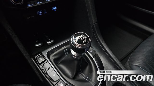 Hyundai Veloster 2019 — photo 12