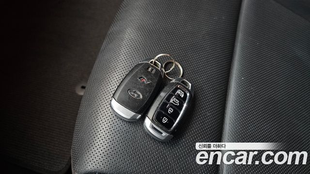 Hyundai Veloster 2019 — photo 27