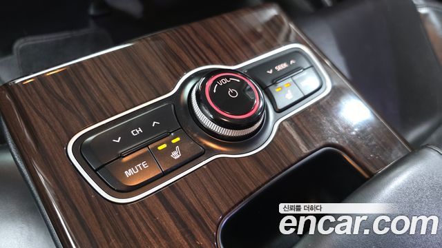Kia K7 2015 — photo 17