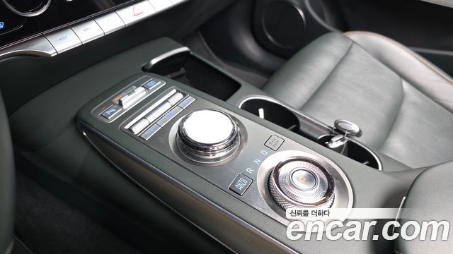 Genesis GV70 2022 — photo 9
