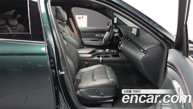Genesis GV70 2022 — photo 11