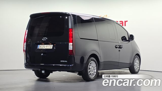 Hyundai Staria 2022 — photo 2