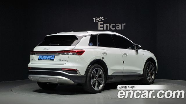 Audi Q4 e-tron 2022 — photo 2