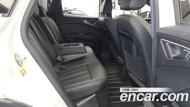 Audi Q4 e-tron 2022 — photo 12