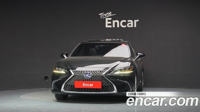 Lexus ES 2019 — photo 3
