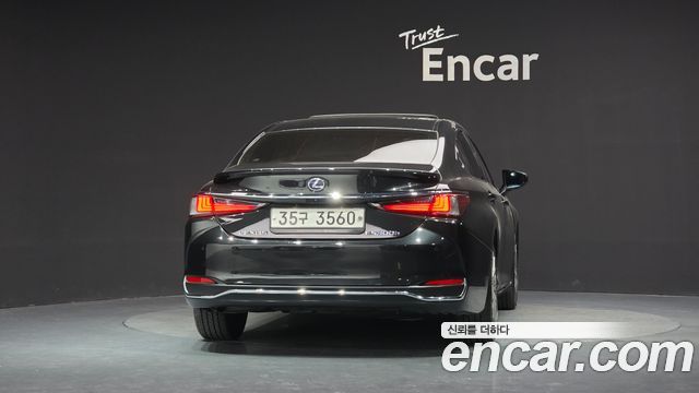 Lexus ES 2019 — photo 4